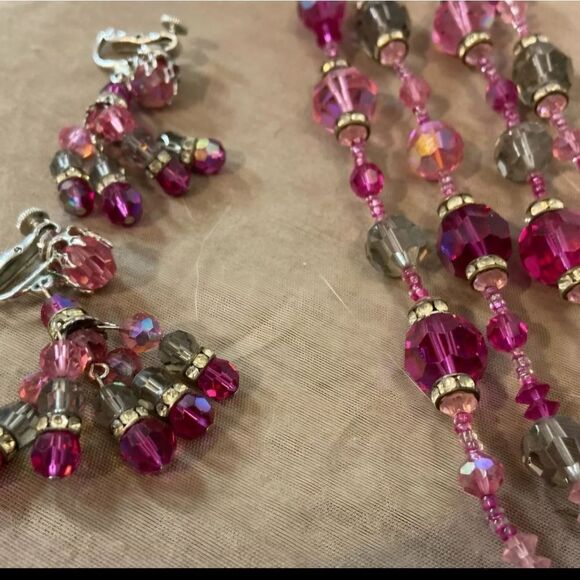 Vtg Vendome 2 Strand Aurora Borealis Pinks & Smoke Crystal 22-24" Necklace Set - Picture 6 of 13